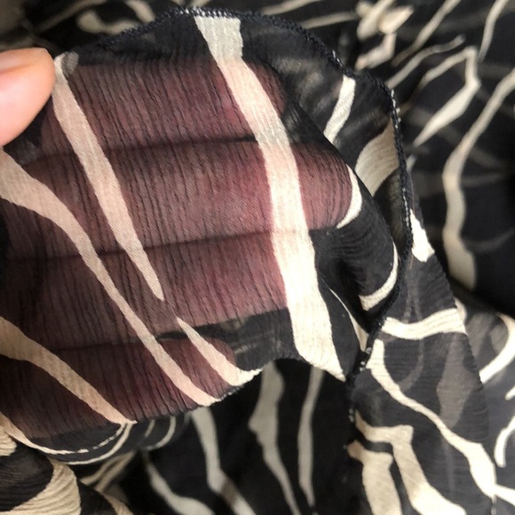 Tahari Sheer Long Sleeve Patterned Top - Picture 7 of 7